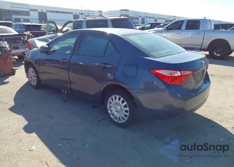 2018 Toyota Corolla Le z USA, uszkodzony, nr VIN 5YFBURHE1JP739547
